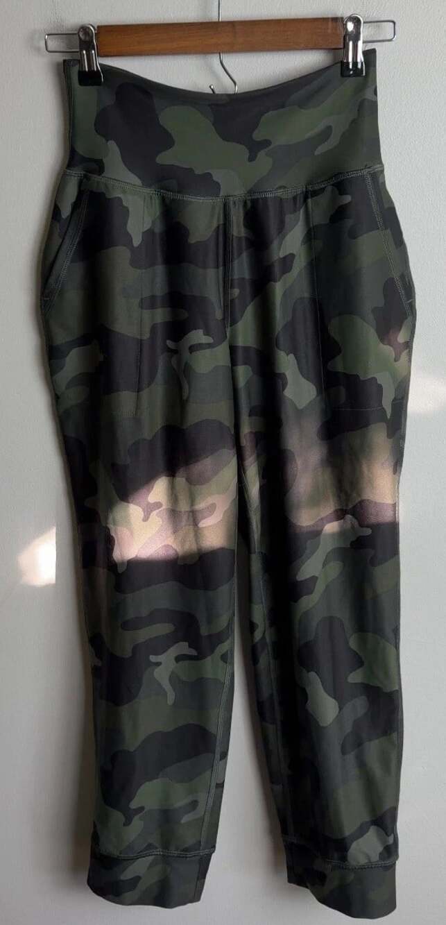 Old Navy Active Powersoft Camo Joggers Size Small Green Pants Army Women’s